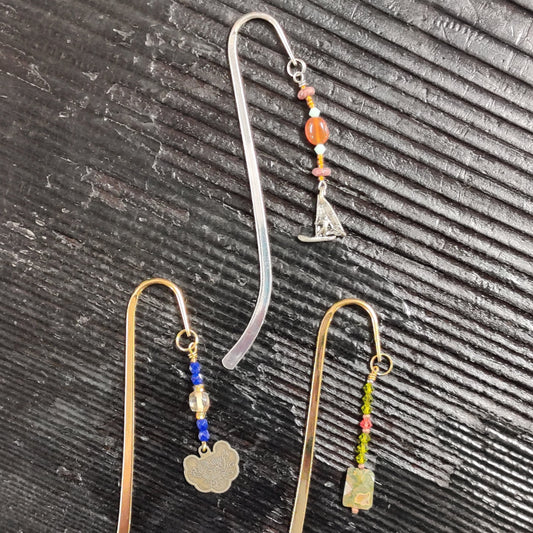 Dancin' Beads Book Hook Collection